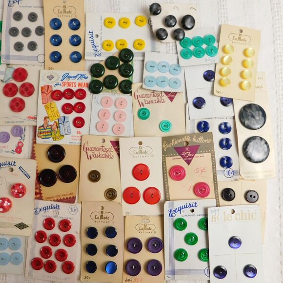 Vintage Buttons On Cards Lot Of 24 Pinks, Purples Burgundy LaMode, LeBouton NOS - Picture 5 of 16